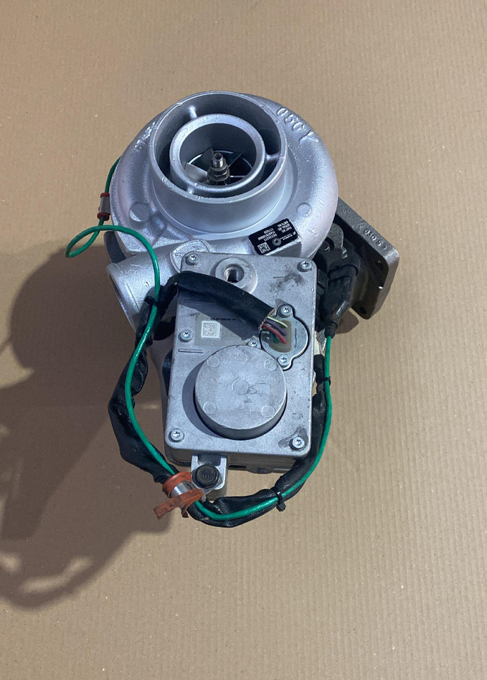 BorgWarner RE536375 JOHN DEERE TRAKTOR - Turbó - Traktor: 4 kép. BorgWarner RE536375 JOHN DEERE TRAKTOR - Turbó - Traktor: 4 kép.