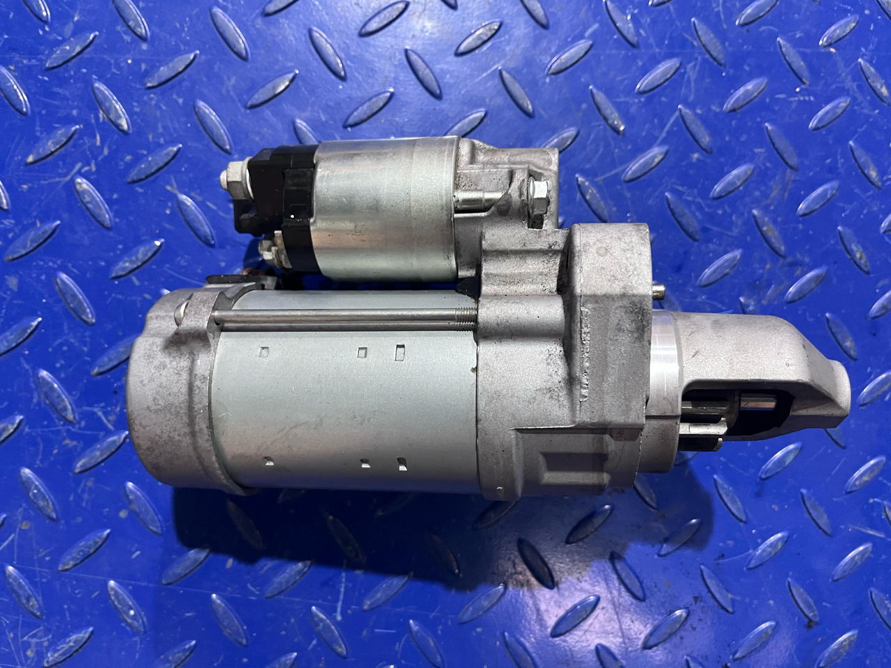 DENSO BMW Starter 8657337 M5 F90 M8 F91 F92 S63M G05 M50IX G14 M850IX - Indítómotor: 2 kép. DENSO BMW Starter 8657337 M5 F90 M8 F91 F92 S63M G05 M50IX G14 M850IX - Indítómotor: 2 kép.