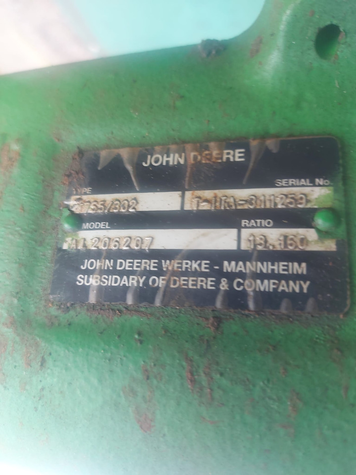JOHN DEERE Front Axle AL206207: MFWD - Első tengely - Traktor: 1 kép. JOHN DEERE Front Axle AL206207: MFWD - Első tengely - Traktor: 1 kép.