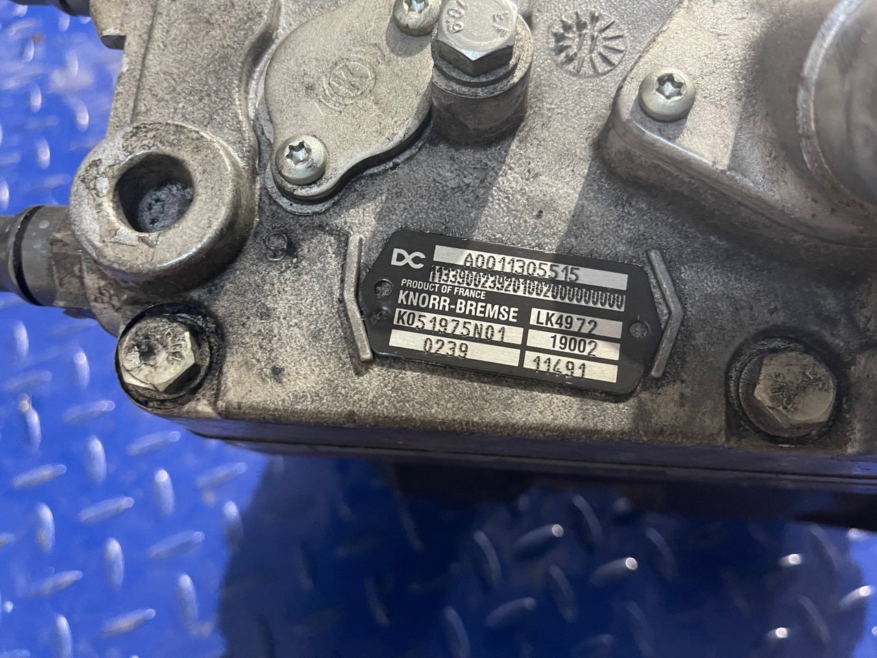 KNORR-BREMSE Mercedes Actros A0011305515 - Kompresszor, sűrített levegő rendszer - Teherautó: 4 kép. KNORR-BREMSE Mercedes Actros A0011305515 - Kompresszor, sűrített levegő rendszer - Teherautó: 4 kép.