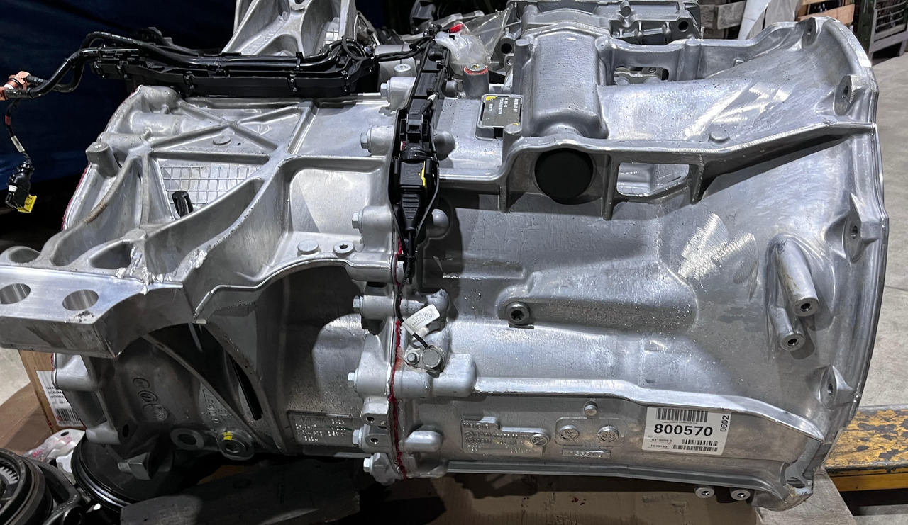 MERCEDES-BENZ Actros Transmission A960 261 0801 - G211-12 - Erőátvitel: 2 kép. MERCEDES-BENZ Actros Transmission A960 261 0801 - G211-12 - Erőátvitel: 2 kép.