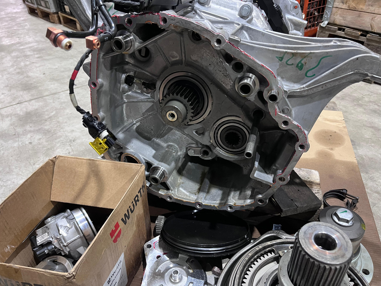 MERCEDES-BENZ Actros Transmission A960 261 0801 - G211-12 - Erőátvitel: 5 kép. MERCEDES-BENZ Actros Transmission A960 261 0801 - G211-12 - Erőátvitel: 5 kép.