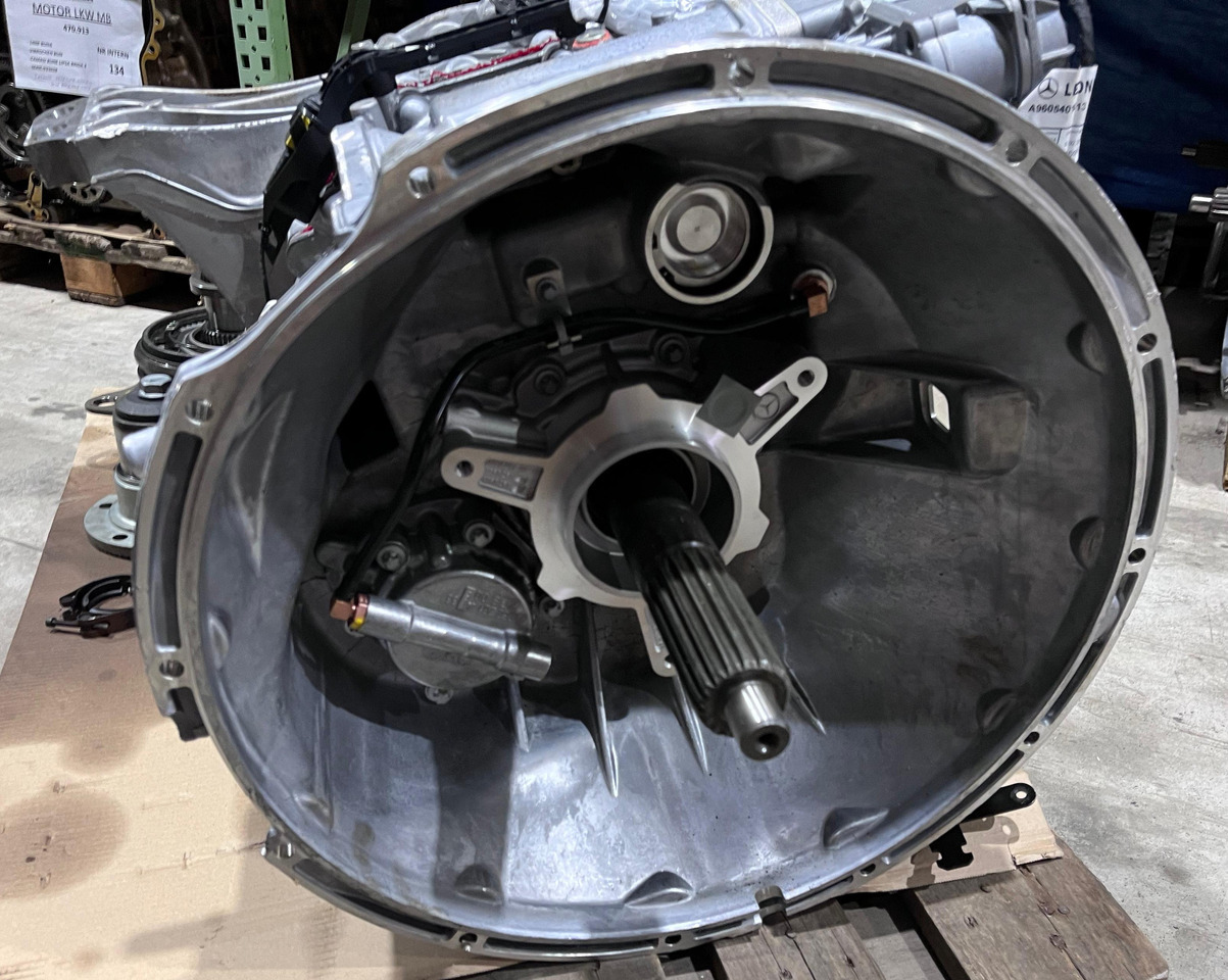 MERCEDES-BENZ Actros Transmission A960 261 0801 - G211-12 - Erőátvitel: 4 kép. MERCEDES-BENZ Actros Transmission A960 261 0801 - G211-12 - Erőátvitel: 4 kép.