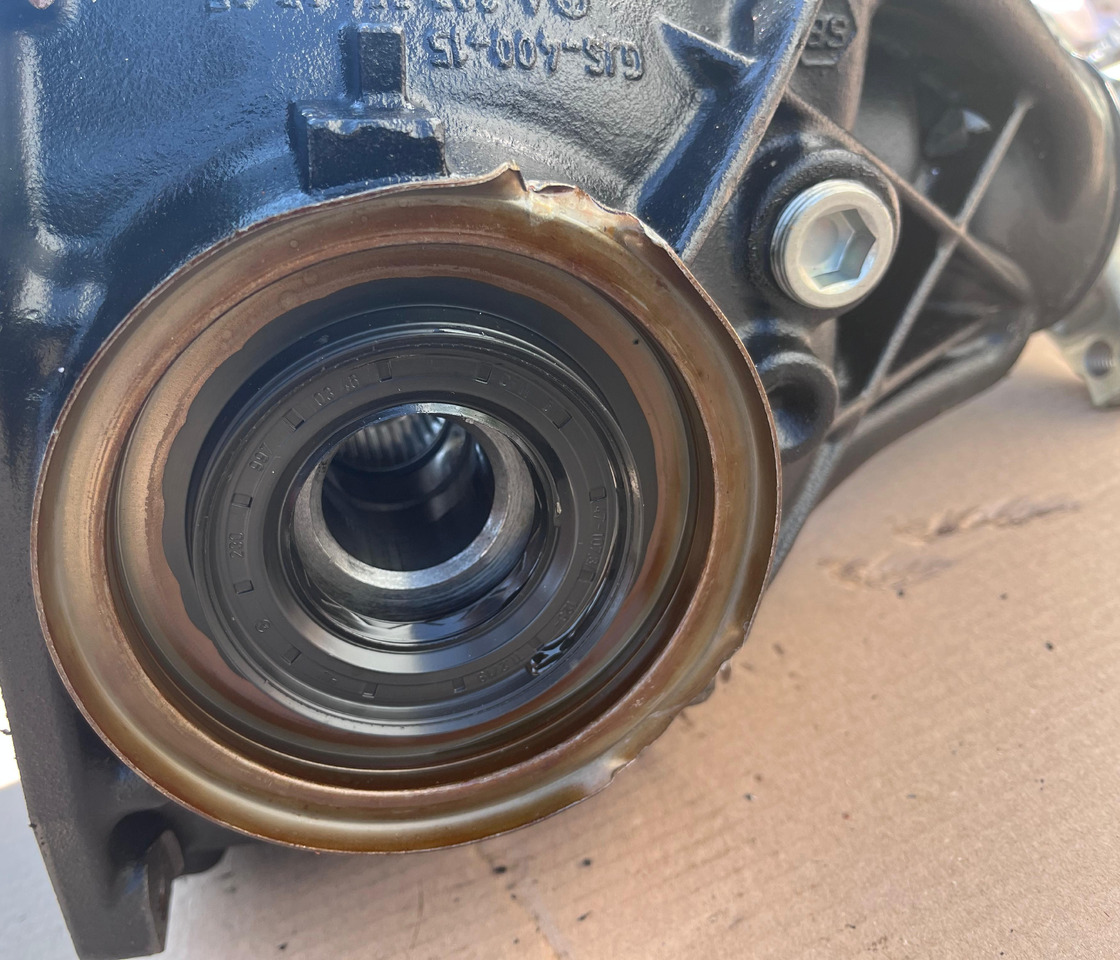 MERCEDES-BENZ E-Class Rear Differential W213 A2133503808 - Differenciálmű: 4 kép. MERCEDES-BENZ E-Class Rear Differential W213 A2133503808 - Differenciálmű: 4 kép.