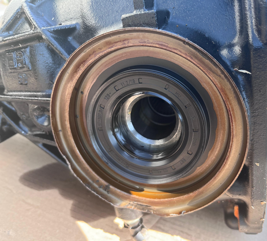 MERCEDES-BENZ E-Class Rear Differential W213 A2133503808 - Differenciálmű: 3 kép. MERCEDES-BENZ E-Class Rear Differential W213 A2133503808 - Differenciálmű: 3 kép.