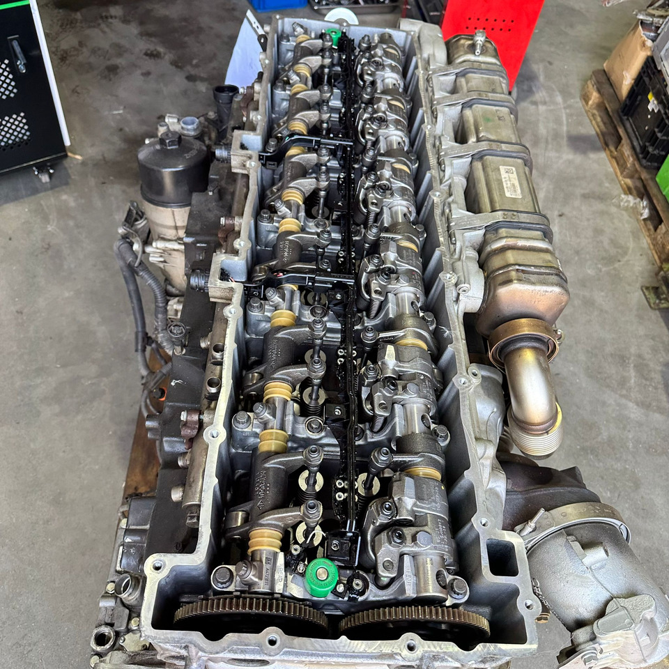 MERCEDES-BENZ Engine OM473 Euro 6 - Motor - Teherautó: 2 kép. MERCEDES-BENZ Engine OM473 Euro 6 - Motor - Teherautó: 2 kép.