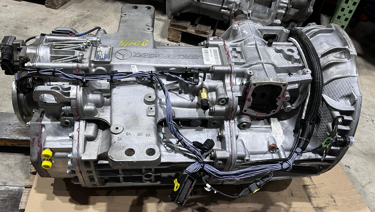 MERCEDES-BENZ Mercedes Actros Transmission A945 261 8301 - Erőátvitel: 1 kép. MERCEDES-BENZ Mercedes Actros Transmission A945 261 8301 - Erőátvitel: 1 kép.