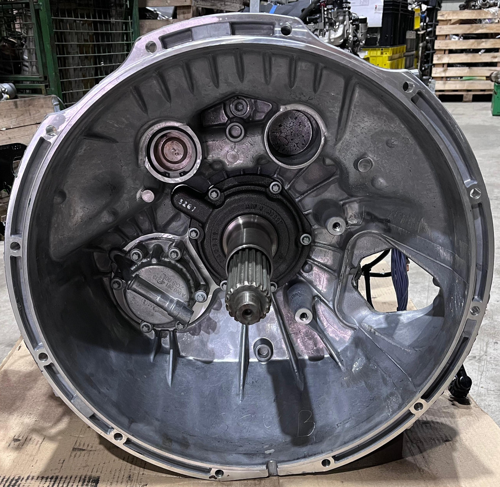 MERCEDES-BENZ Mercedes Actros Transmission A945 261 8301 - Erőátvitel: 5 kép. MERCEDES-BENZ Mercedes Actros Transmission A945 261 8301 - Erőátvitel: 5 kép.