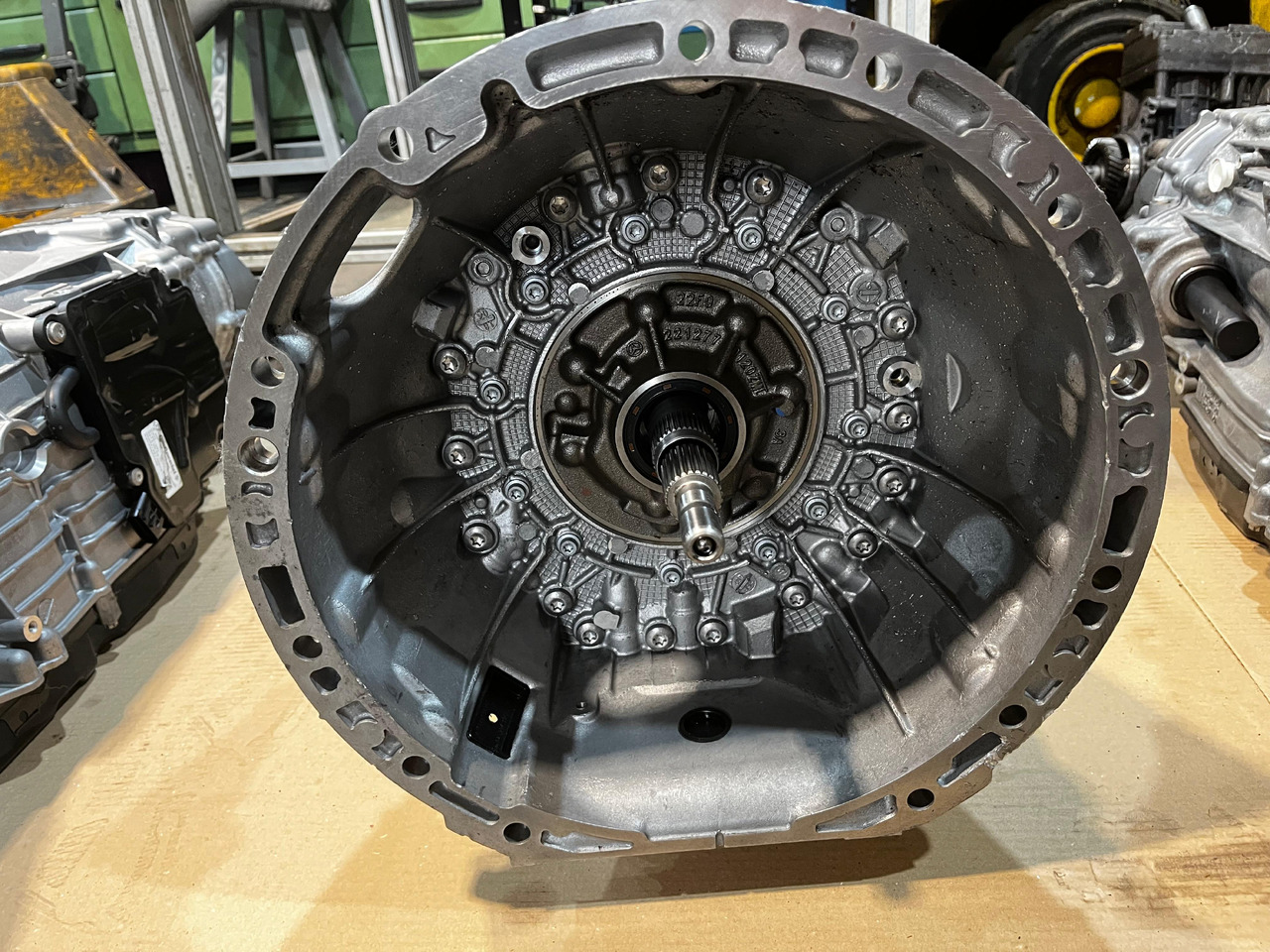 MERCEDES-BENZ Transmission 8G 722.908 Automatic C218 X218 W212 W205 - Erőátvitel: 4 kép. MERCEDES-BENZ Transmission 8G 722.908 Automatic C218 X218 W212 W205 - Erőátvitel: 4 kép.