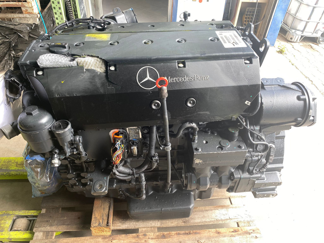 Mercedes AXOR Atego OM926 Motor Euro 5 7.2L - Motor - Teherautó: 2 kép. Mercedes AXOR Atego OM926 Motor Euro 5 7.2L - Motor - Teherautó: 2 kép.