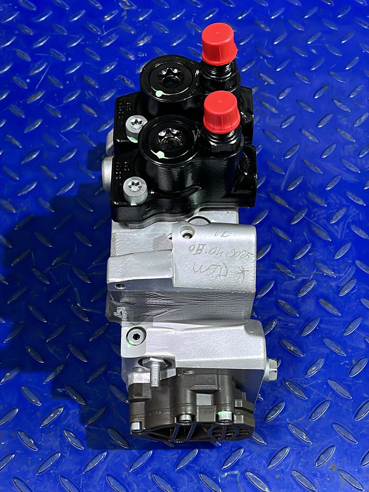 Mercedes Actros MP4 Diesel Pump A4700902150 Euro 6 - Üzemanyag szivattyú: 4 kép. Mercedes Actros MP4 Diesel Pump A4700902150 Euro 6 - Üzemanyag szivattyú: 4 kép.