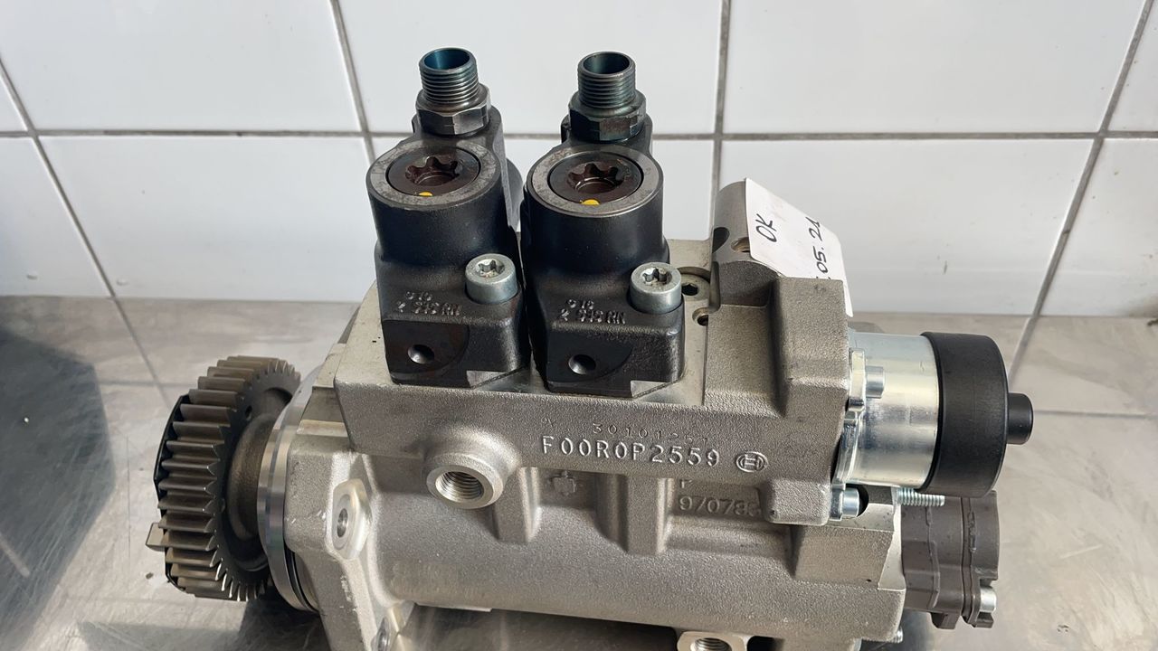 Mercedes Actros MP4 Injection Pump A4700900850 - Üzemanyag szivattyú - Teherautó: 5 kép. Mercedes Actros MP4 Injection Pump A4700900850 - Üzemanyag szivattyú - Teherautó: 5 kép.