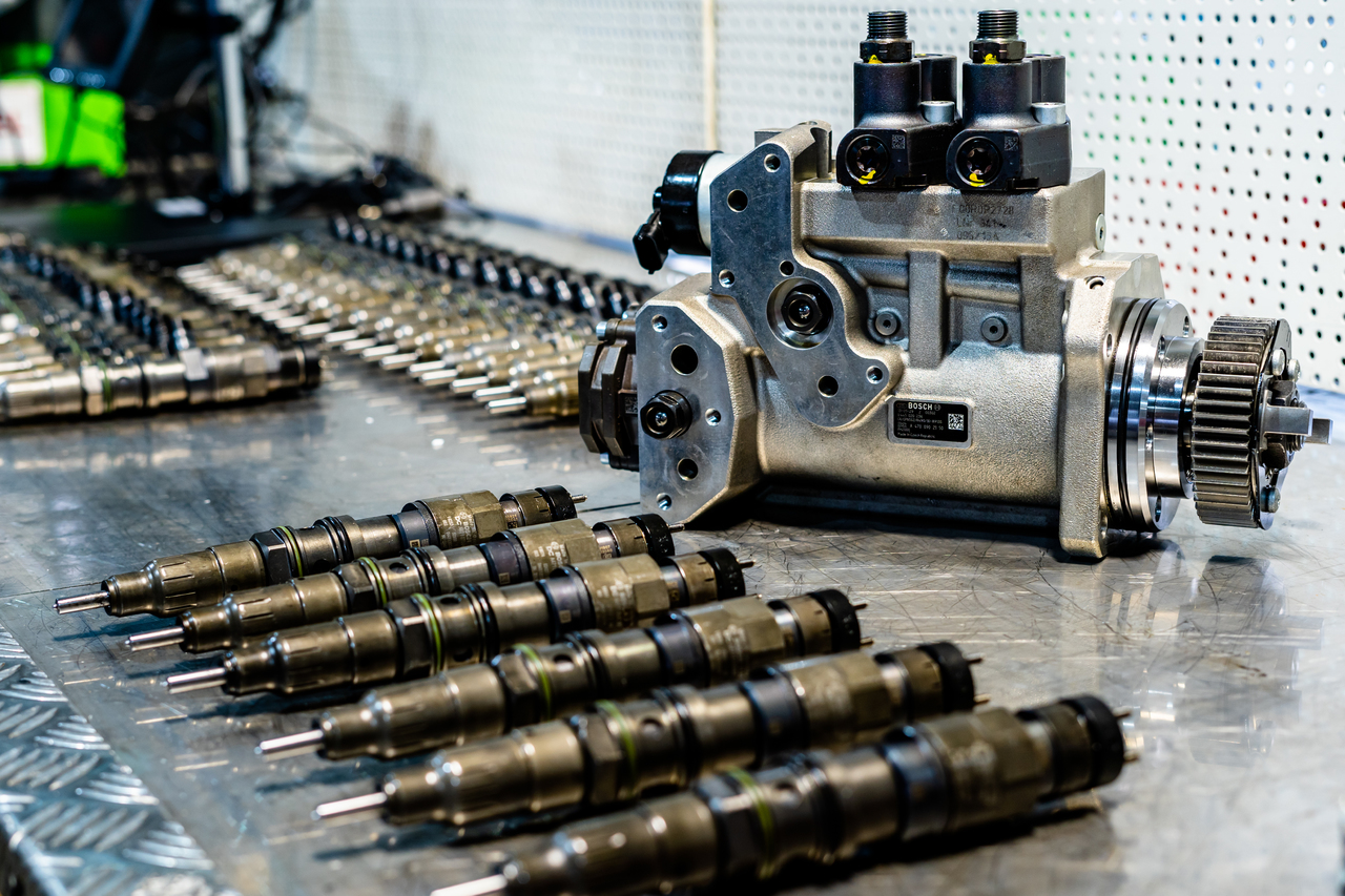 Mercedes Actros MP4 Injection Pump A4700900850 - Üzemanyag szivattyú - Teherautó: 1 kép. Mercedes Actros MP4 Injection Pump A4700900850 - Üzemanyag szivattyú - Teherautó: 1 kép.