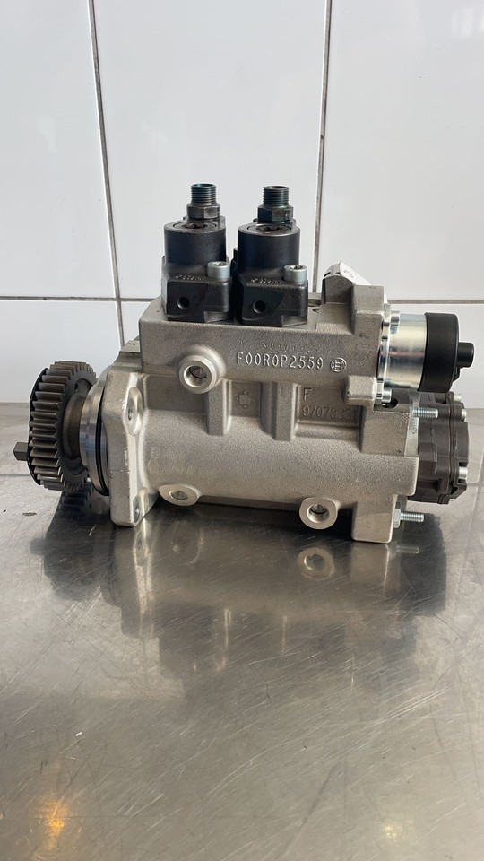 Mercedes Actros MP4 Injection Pump A4700900850 - Üzemanyag szivattyú - Teherautó: 4 kép. Mercedes Actros MP4 Injection Pump A4700900850 - Üzemanyag szivattyú - Teherautó: 4 kép.