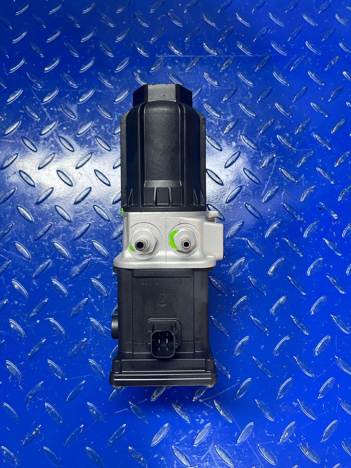 Mercedes Benz Actros MP4 Adblue Pump Euro 6 - Kipufogórendszer - Teherautó: 2 kép. Mercedes Benz Actros MP4 Adblue Pump Euro 6 - Kipufogórendszer - Teherautó: 2 kép.