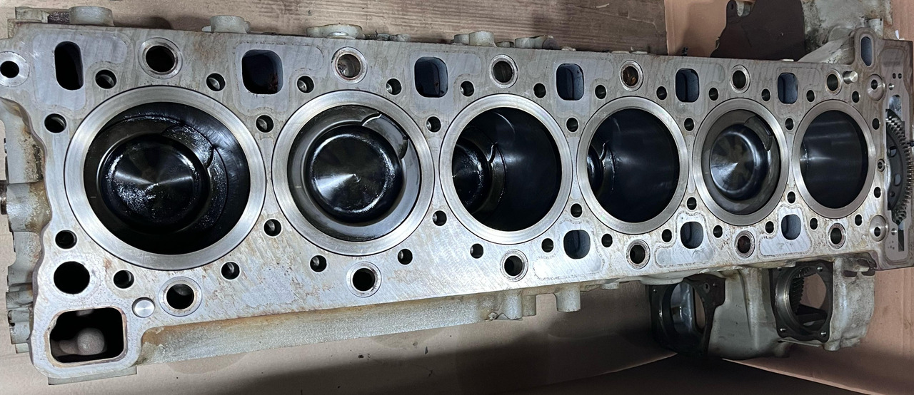 Mercedes Benz Bloc Motor OM471 Euro 6 - Motor - Teherautó: 1 kép. Mercedes Benz Bloc Motor OM471 Euro 6 - Motor - Teherautó: 1 kép.