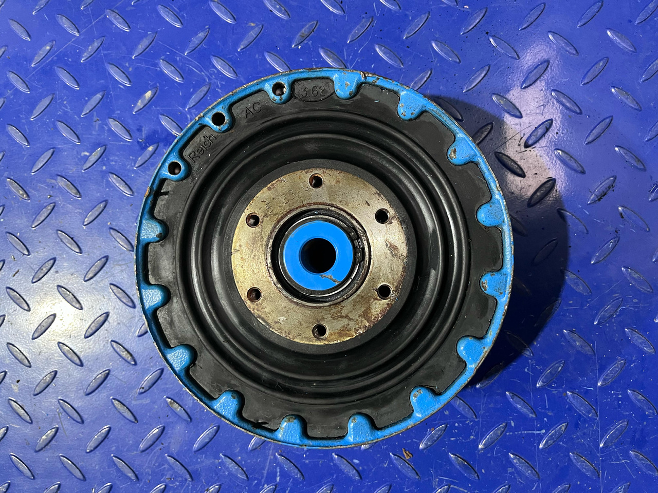 Mercedes Benz Vibration Dumper A4712370138 - Univerzális alkatrész: 2 kép. Mercedes Benz Vibration Dumper A4712370138 - Univerzális alkatrész: 2 kép.