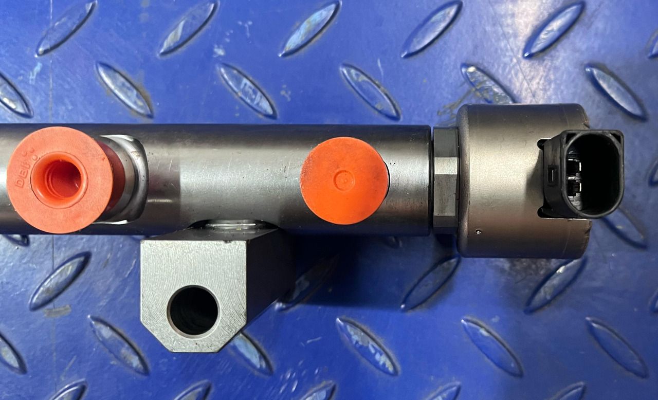 Mercedes Common Rail Pipe A9360780845 - Üzemanyagrendszer: 1 kép. Mercedes Common Rail Pipe A9360780845 - Üzemanyagrendszer: 1 kép.