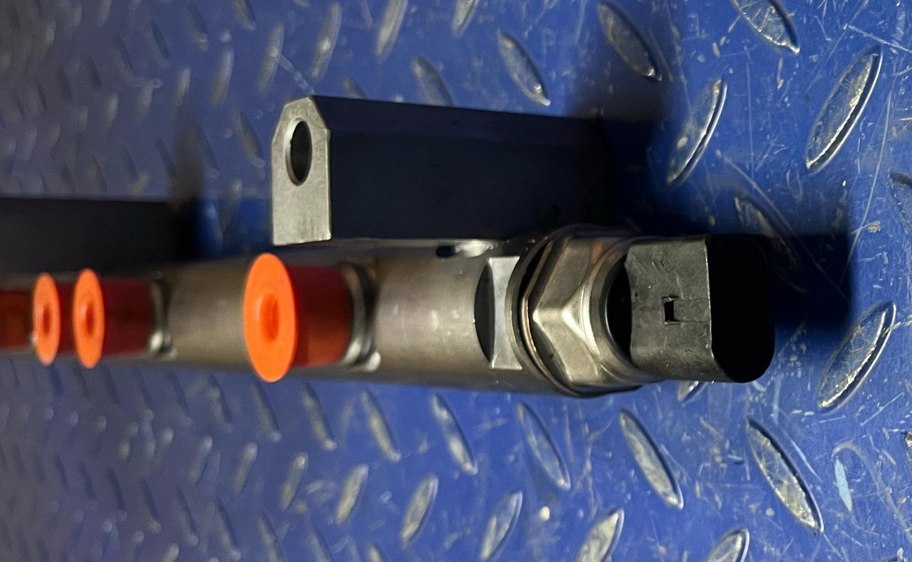 Mercedes Common Rail Pipe A9360780845 - Üzemanyagrendszer: 3 kép. Mercedes Common Rail Pipe A9360780845 - Üzemanyagrendszer: 3 kép.