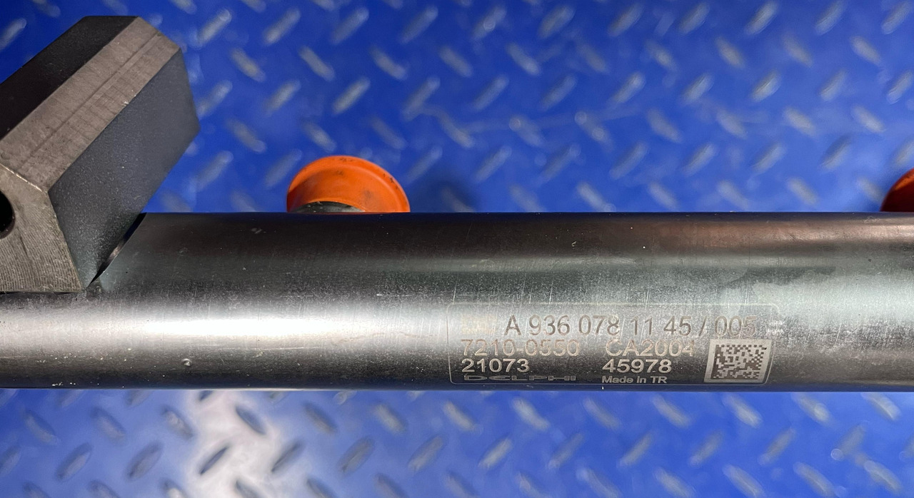 Mercedes Common Rail Pipe A9360780845 - Üzemanyagrendszer: 5 kép. Mercedes Common Rail Pipe A9360780845 - Üzemanyagrendszer: 5 kép.