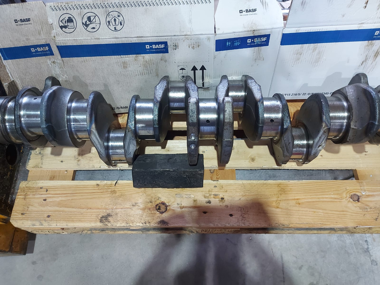 Mercedes Crankshaft OM473 Euro 6 - Főtengely: 1 kép. Mercedes Crankshaft OM473 Euro 6 - Főtengely: 1 kép.