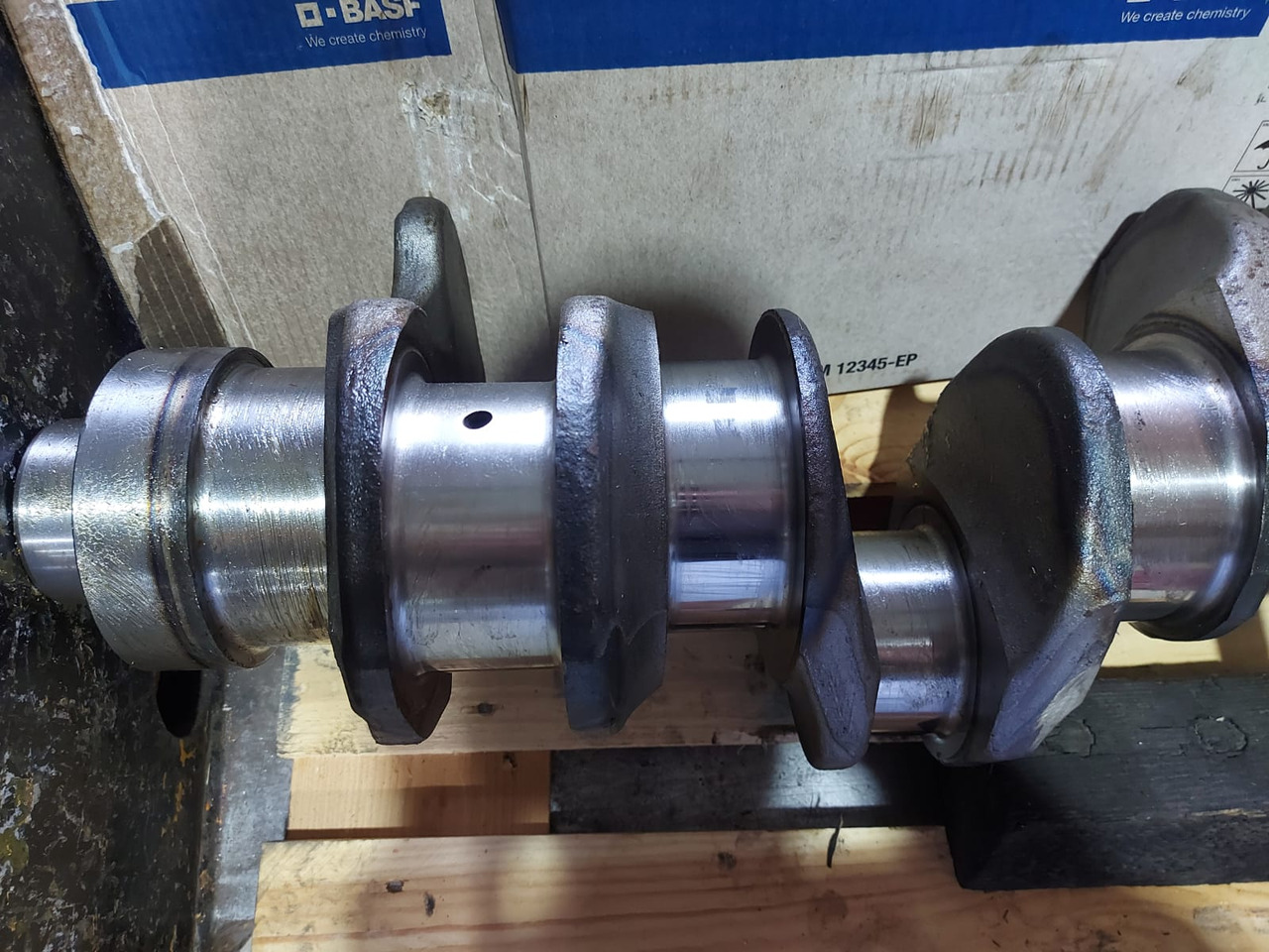 Mercedes Crankshaft OM473 Euro 6 - Főtengely: 3 kép. Mercedes Crankshaft OM473 Euro 6 - Főtengely: 3 kép.