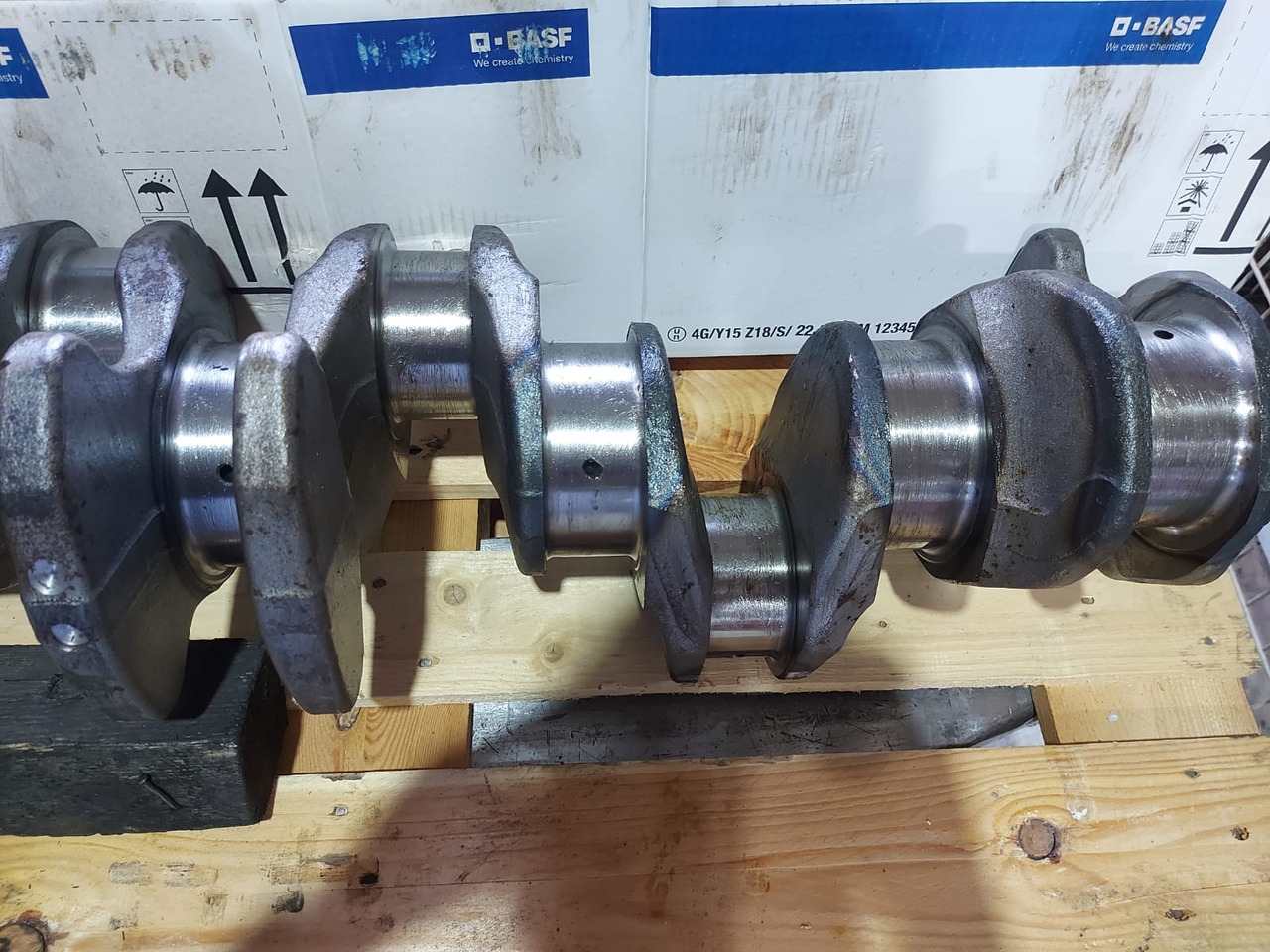 Mercedes Crankshaft OM473 Euro 6 - Főtengely: 4 kép. Mercedes Crankshaft OM473 Euro 6 - Főtengely: 4 kép.