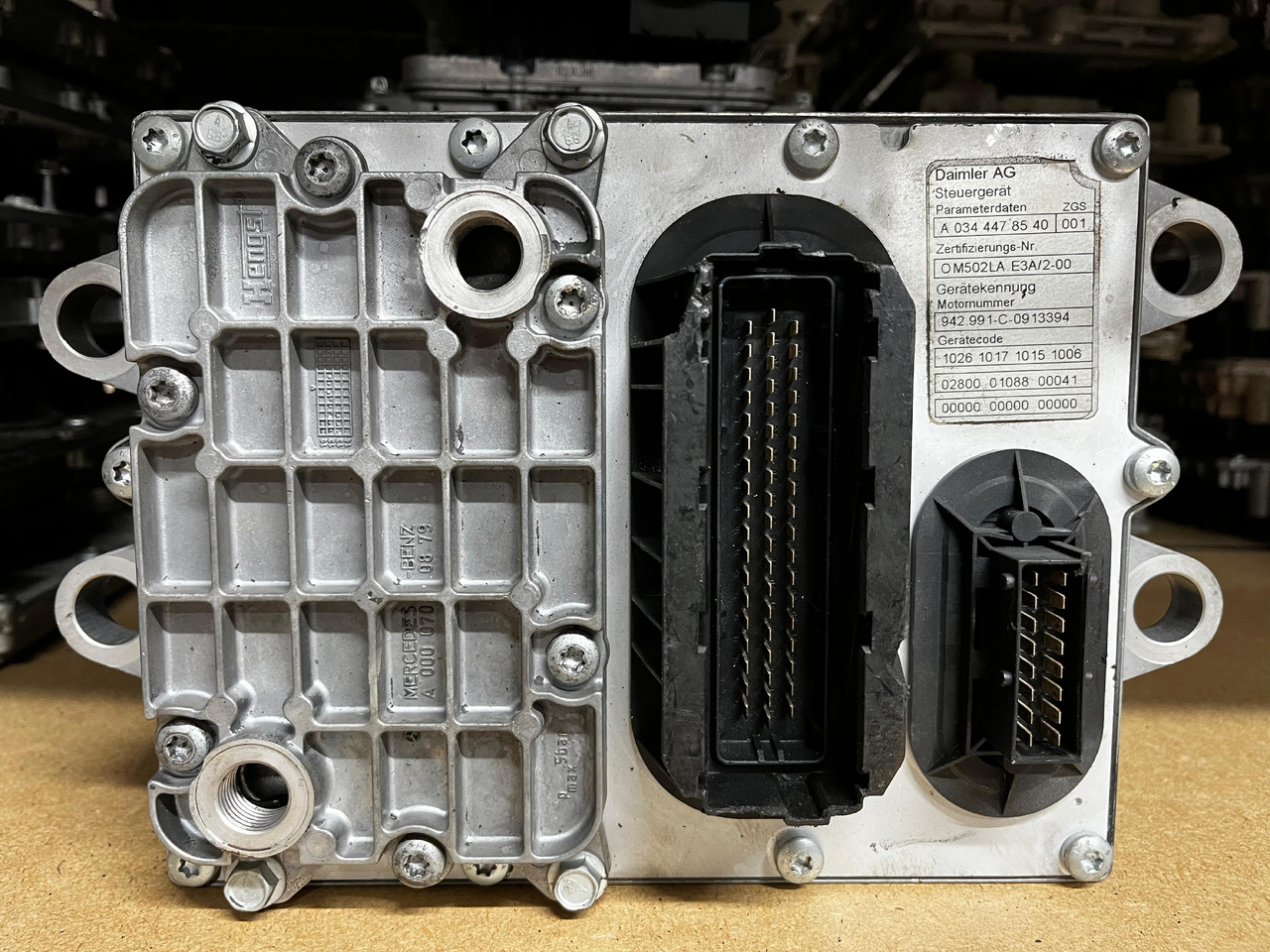 Mercedes ECU PLD OM502 - ECU: 1 kép. Mercedes ECU PLD OM502 - ECU: 1 kép.