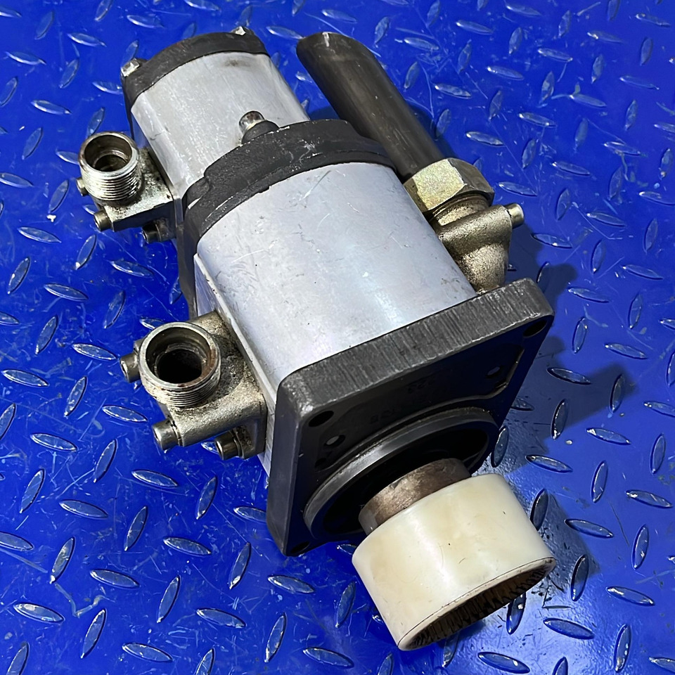 REXROTH BOSCH Hydraulic Pump 0510768007(1517222311) - Hidraulikus szivattyú: 1 kép. REXROTH BOSCH Hydraulic Pump 0510768007(1517222311) - Hidraulikus szivattyú: 1 kép.