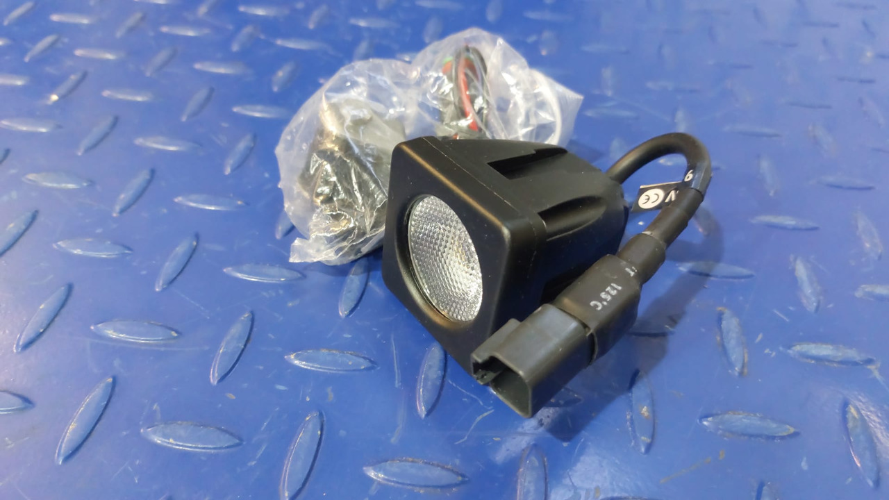 WELDEX-1040S Far lumina de lucru - Fényszóró - Építőipari gépek: 1 kép. WELDEX-1040S Far lumina de lucru - Fényszóró - Építőipari gépek: 1 kép.