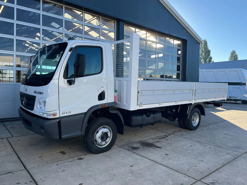 Mercedes-Benz Accelo 915 4x2 Flatbed with dropsides - Platós teherautó: 1 kép. Mercedes-Benz Accelo 915 4x2 Flatbed with dropsides - Platós teherautó: 1 kép.
