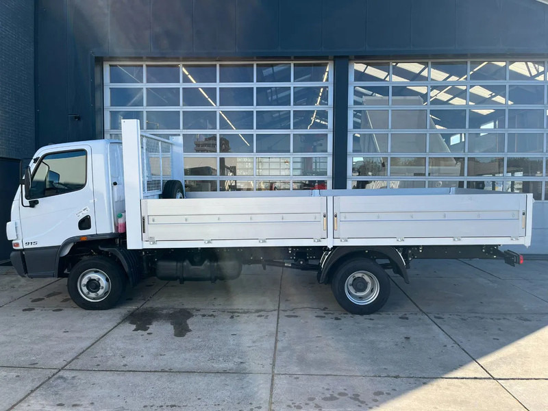 Mercedes-Benz Accelo 915 4x2 Flatbed with dropsides - Platós teherautó: 2 kép. Mercedes-Benz Accelo 915 4x2 Flatbed with dropsides - Platós teherautó: 2 kép.