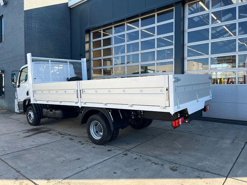 Mercedes-Benz Accelo 915 4x2 Flatbed with dropsides - Platós teherautó: 3 kép. Mercedes-Benz Accelo 915 4x2 Flatbed with dropsides - Platós teherautó: 3 kép.