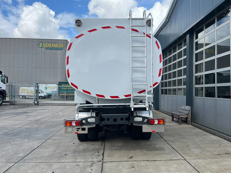 Mercedes-Benz Arocs 3340 6x6 Water Tank Truck - Tartályos teherautó: 4 kép. Mercedes-Benz Arocs 3340 6x6 Water Tank Truck - Tartályos teherautó: 4 kép.