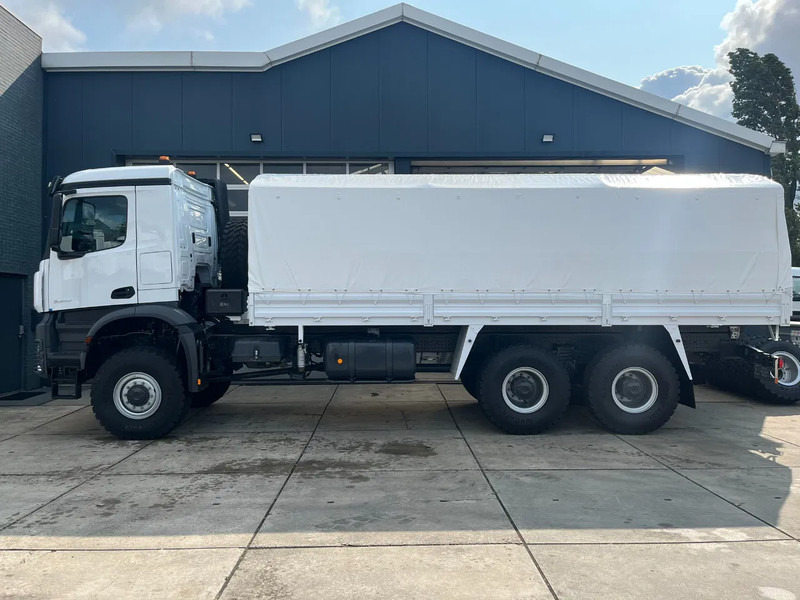 Mercedes-Benz Arocs 3340 A 6x6 Cargo Truck - Ponyvás teherautó: 2 kép. Mercedes-Benz Arocs 3340 A 6x6 Cargo Truck - Ponyvás teherautó: 2 kép.
