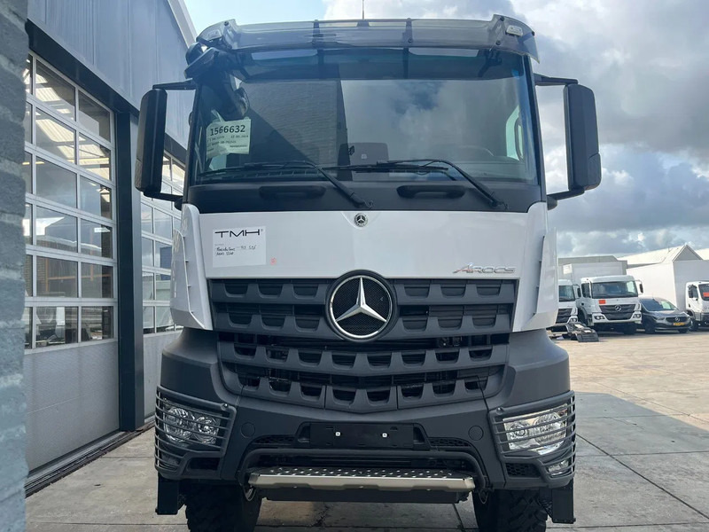 Mercedes-Benz Arocs 3340 A 6x6 Cargo Truck - Ponyvás teherautó: 4 kép. Mercedes-Benz Arocs 3340 A 6x6 Cargo Truck - Ponyvás teherautó: 4 kép.