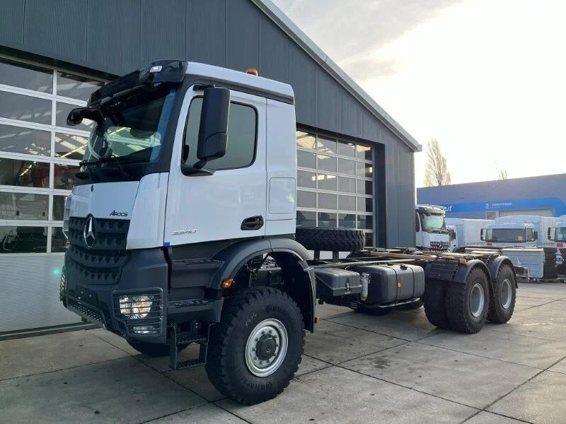 Új Alvaz teherautó Mercedes-Benz Arocs 4040 A 6x6 Chassis Cabin (5 units): 1 kép.