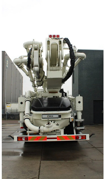 Mercedes-Benz Arocs 4140 8x4 Sany SY43 Concrete pump Build by Putzmeister - Betonpumpa: 4 kép. Mercedes-Benz Arocs 4140 8x4 Sany SY43 Concrete pump Build by Putzmeister - Betonpumpa: 4 kép.