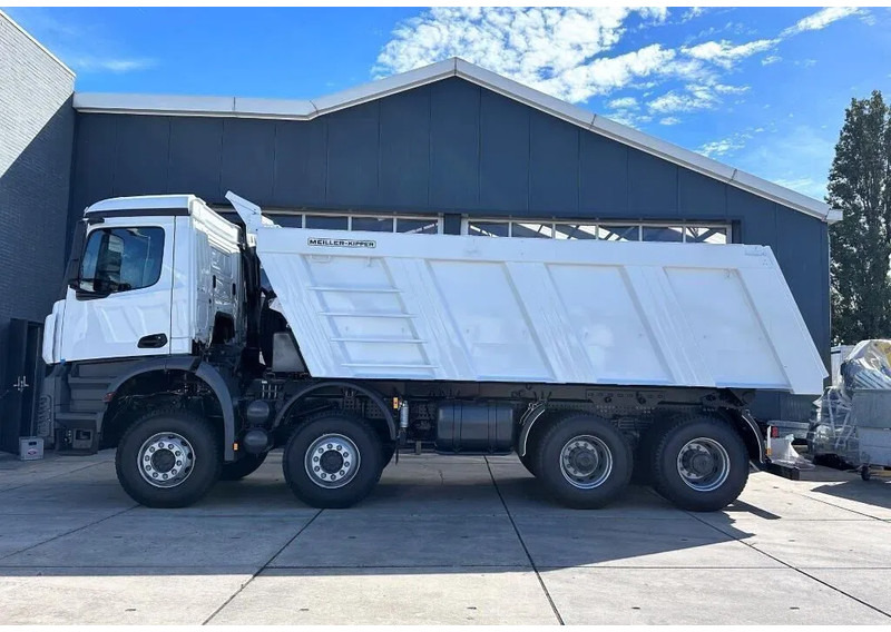 Mercedes-Benz Arocs 4140 K 8x4 Meiller Tipper - Billenőplatós teherautó: 2 kép. Mercedes-Benz Arocs 4140 K 8x4 Meiller Tipper - Billenőplatós teherautó: 2 kép.
