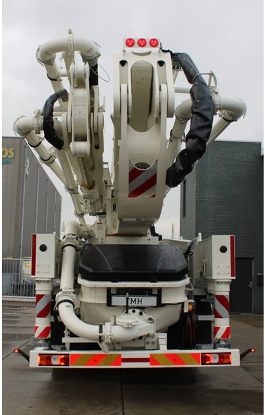 Mercedes-Benz Arocs 4840 8x4 Sany SY56 Concrete pump Build by Putzmeister - Betonpumpa: 4 kép. Mercedes-Benz Arocs 4840 8x4 Sany SY56 Concrete pump Build by Putzmeister - Betonpumpa: 4 kép.