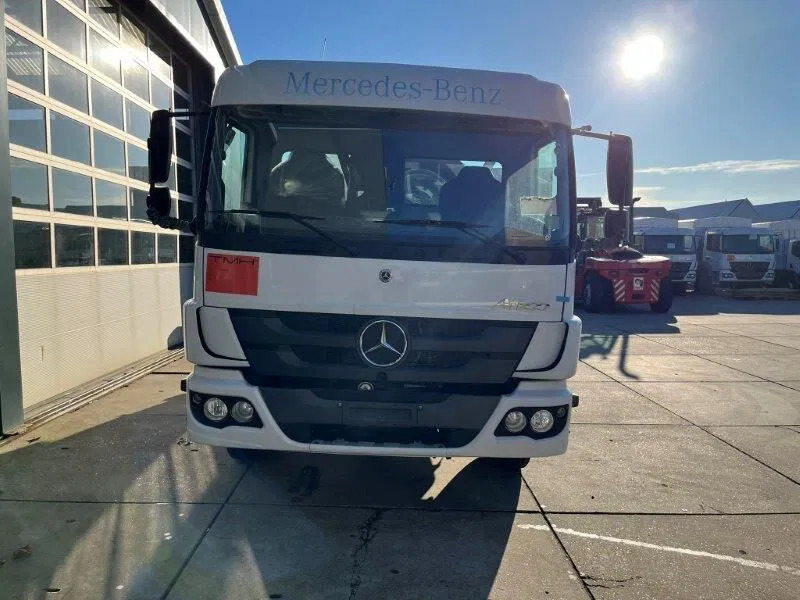 Mercedes-Benz Atego 1418 4x2 Fuel Tank Truck - Tartályos teherautó: 3 kép. Mercedes-Benz Atego 1418 4x2 Fuel Tank Truck - Tartályos teherautó: 3 kép.