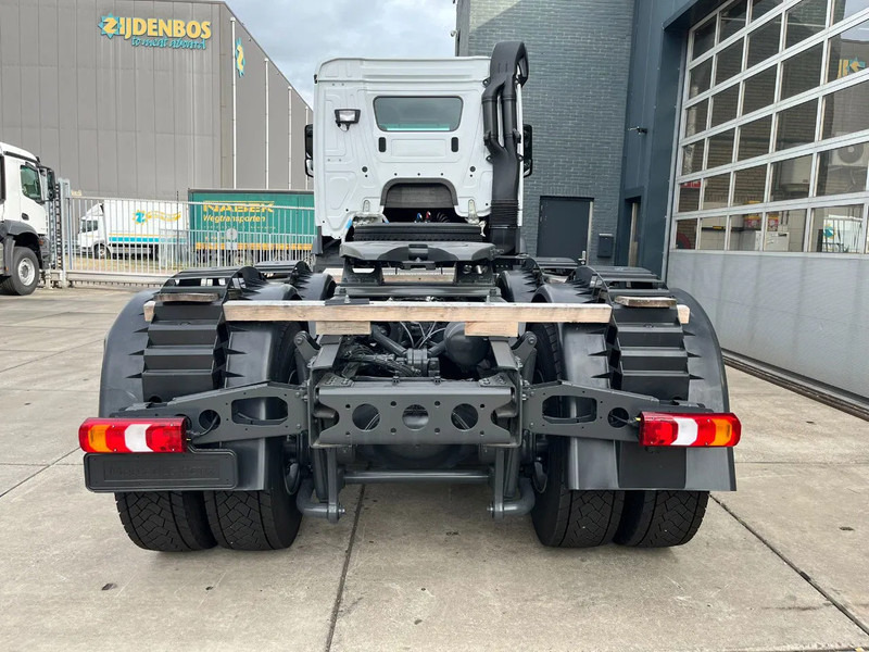Mercedes-Benz Actros 3340 S 6x4 Tractor Head - Nyergesvontató: 5 kép. Mercedes-Benz Actros 3340 S 6x4 Tractor Head - Nyergesvontató: 5 kép.