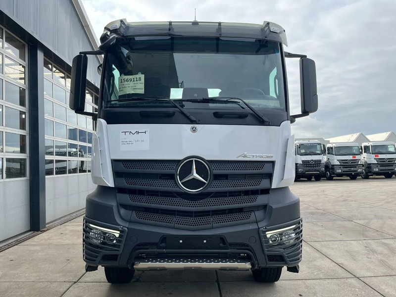 Mercedes-Benz Actros 3340 S 6x4 Tractor Head - Nyergesvontató: 4 kép. Mercedes-Benz Actros 3340 S 6x4 Tractor Head - Nyergesvontató: 4 kép.