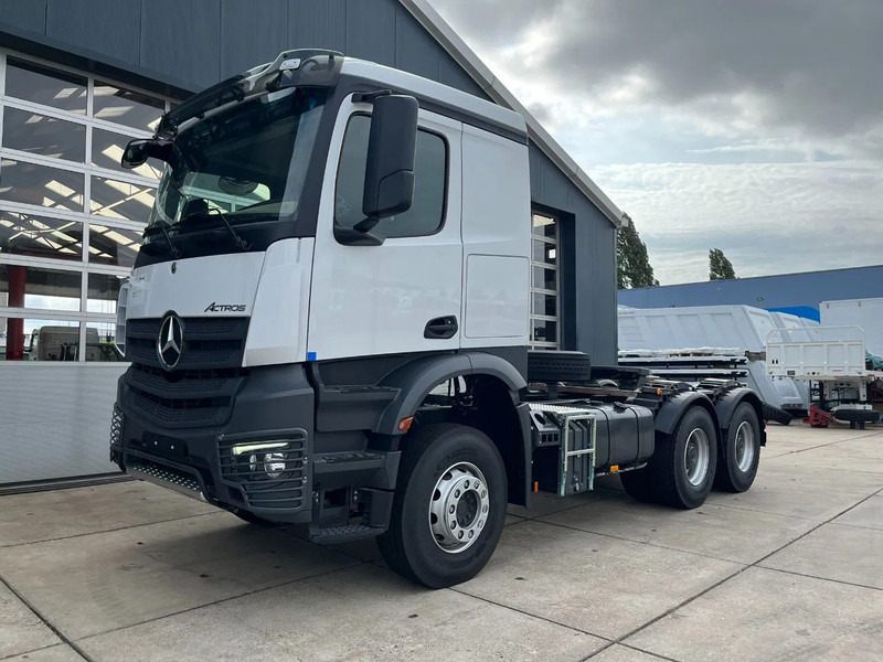 Mercedes-Benz Actros 3340 S 6x4 Tractor Head - Nyergesvontató: 1 kép. Mercedes-Benz Actros 3340 S 6x4 Tractor Head - Nyergesvontató: 1 kép.
