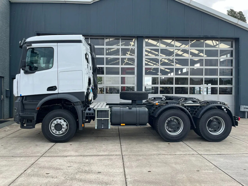 Mercedes-Benz Actros 3340 S 6x4 Tractor Head - Nyergesvontató: 2 kép. Mercedes-Benz Actros 3340 S 6x4 Tractor Head - Nyergesvontató: 2 kép.