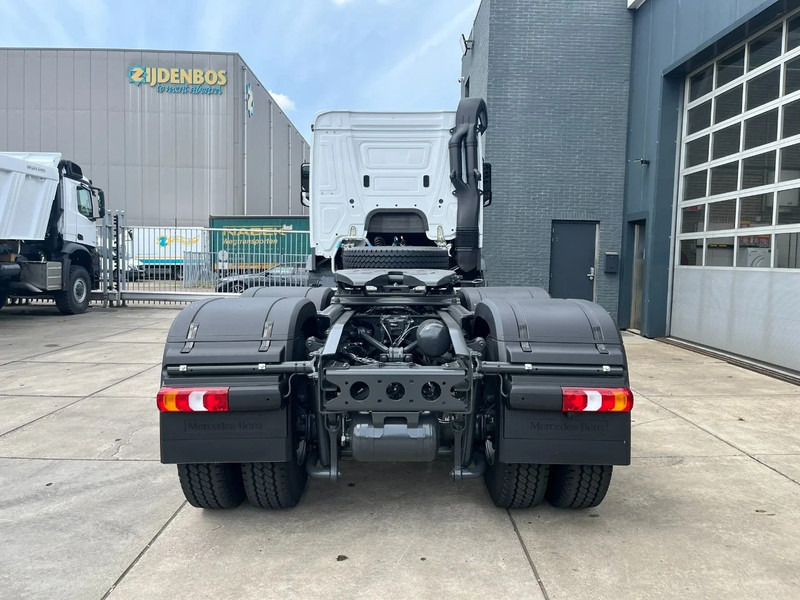 Mercedes-Benz Actros 3348 S 6x4 Tractor Head - Nyergesvontató: 5 kép. Mercedes-Benz Actros 3348 S 6x4 Tractor Head - Nyergesvontató: 5 kép.