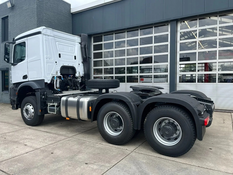 Mercedes-Benz Actros 3348 S 6x4 Tractor Head - Nyergesvontató: 4 kép. Mercedes-Benz Actros 3348 S 6x4 Tractor Head - Nyergesvontató: 4 kép.