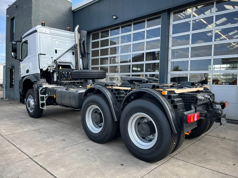 Mercedes-Benz Arocs 4058 AS 6x6 Tractor Head 180T Push Pull EURO-5 - Nyergesvontató: 3 kép. Mercedes-Benz Arocs 4058 AS 6x6 Tractor Head 180T Push Pull EURO-5 - Nyergesvontató: 3 kép.
