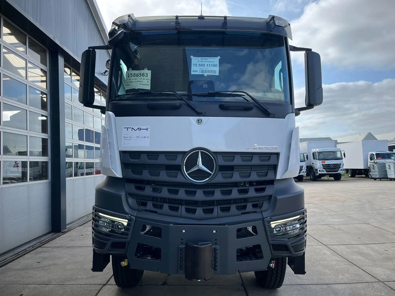 Mercedes-Benz Arocs 4058 AS 6x6 Tractor Head 180T Push Pull EURO-5 - Nyergesvontató: 4 kép. Mercedes-Benz Arocs 4058 AS 6x6 Tractor Head 180T Push Pull EURO-5 - Nyergesvontató: 4 kép.