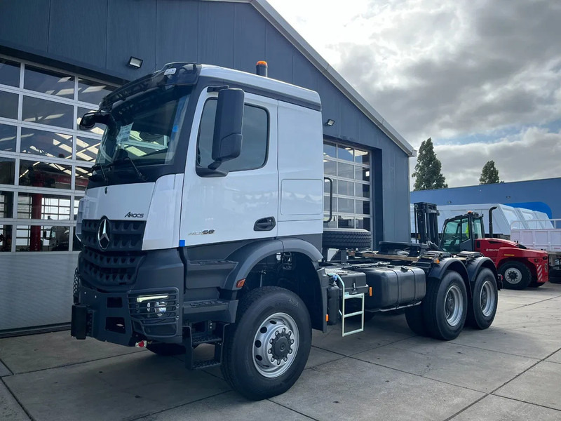 Mercedes-Benz Arocs 4058 AS 6x6 Tractor Head 180T Push Pull EURO-5 - Nyergesvontató: 1 kép. Mercedes-Benz Arocs 4058 AS 6x6 Tractor Head 180T Push Pull EURO-5 - Nyergesvontató: 1 kép.